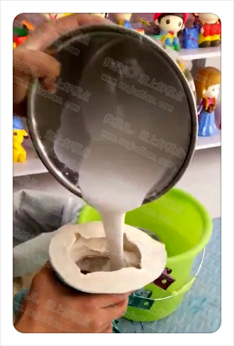 乳胶模具做石膏像娃娃灌浆(第一遍)